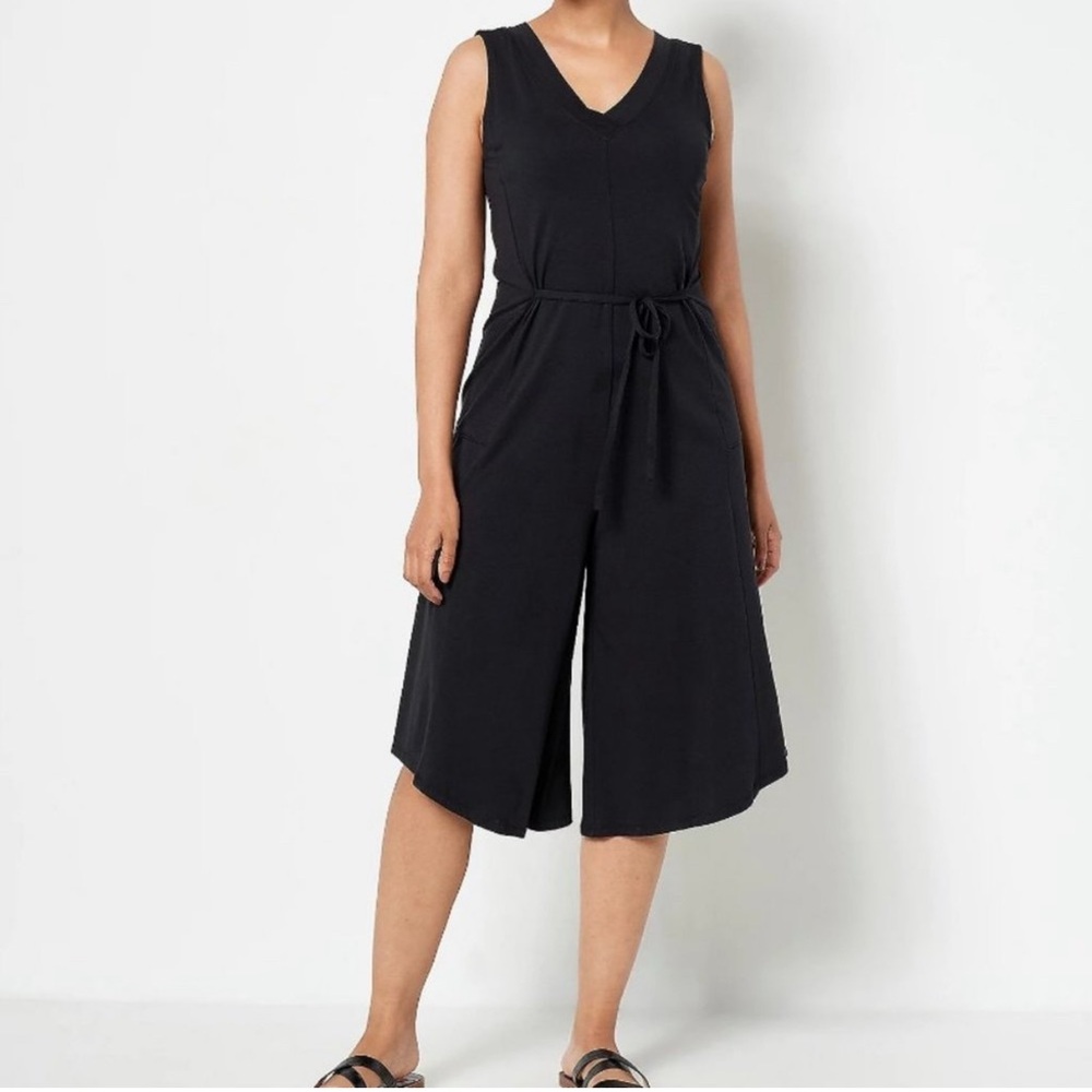 ANYBODY sz XSP Cropped Jumpsuit Soft Jersey Knit V Neck Sleeveless Black